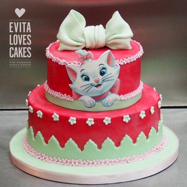 Aristocat_Bow_Birthday_Cake_EvitaLovesCakes