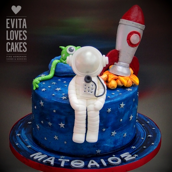 Astronaut_Birthday_Cake_EvitaLovesCakes